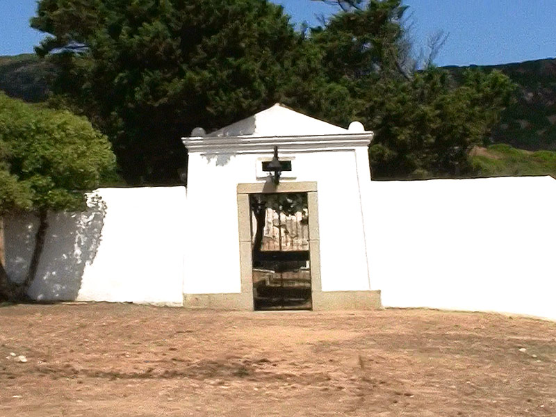 Il cimitero di Cala d'Oliva